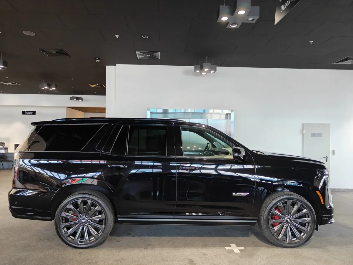 Cadillac Escalade V 6.2 AT 4WD (690 л.с.) V-series Черный в АВИЛОН. Слайд №6
