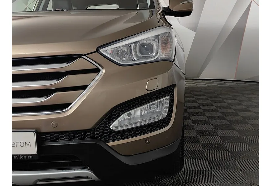 Hyundai Santa Fe 2.4 AT 4WD (175 л.с.) Sport Золотой в АВИЛОН. Слайд №10