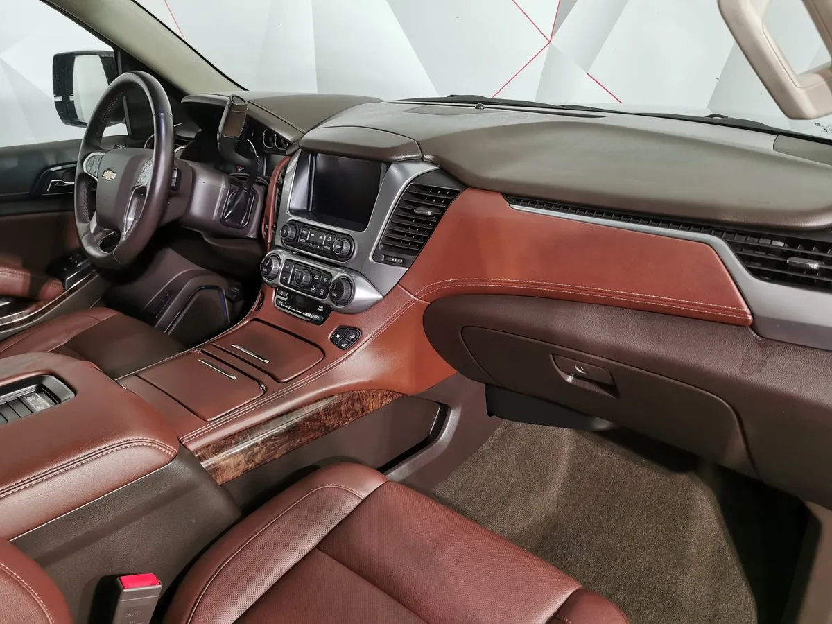 Chevrolet Tahoe 6.2 AT 4WD (409 л.с.) Черный в АВИЛОН. Слайд №12
