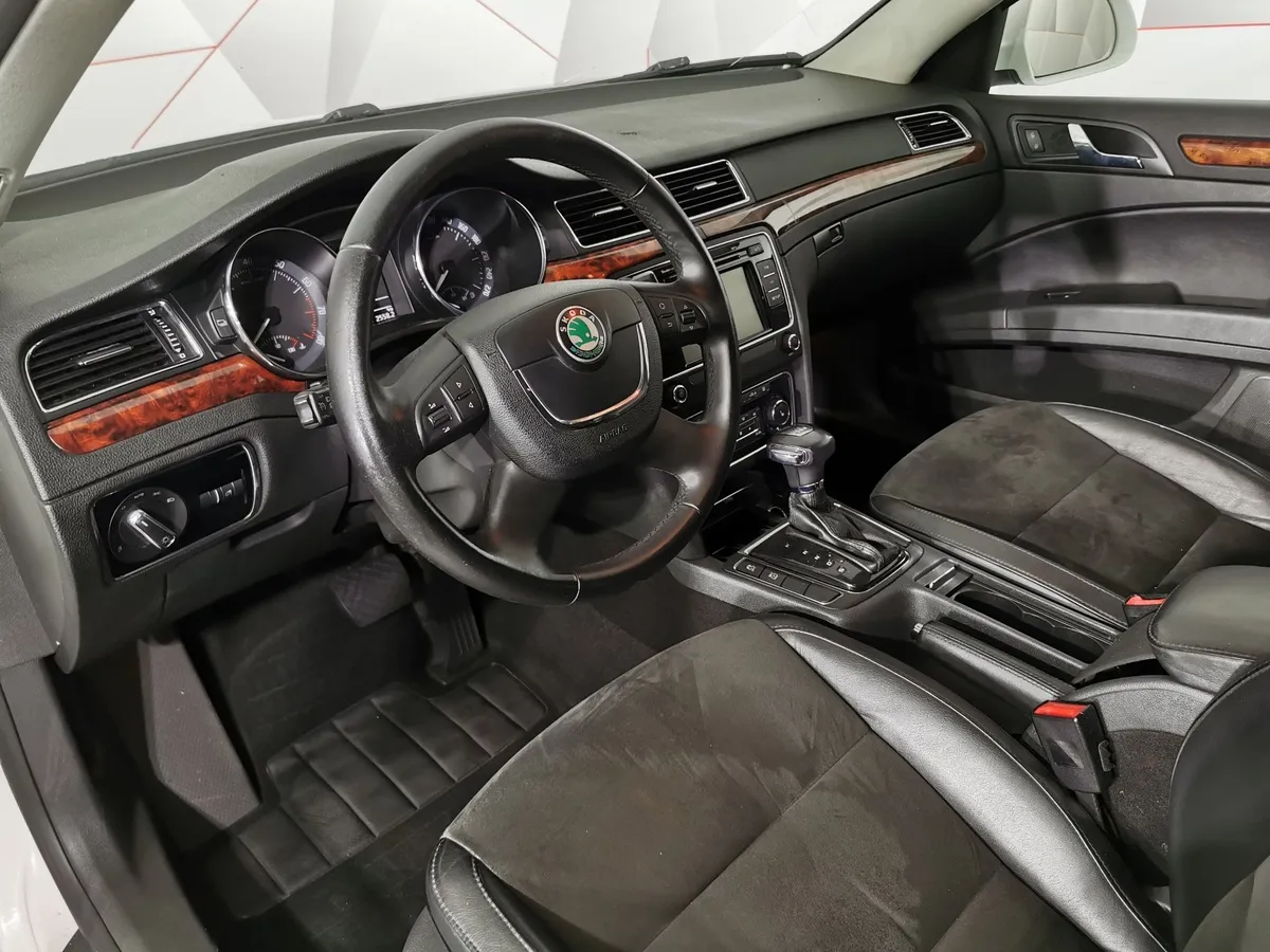 Skoda Superb 1.8 TSI DSG (152 л.с.) Белый в АВИЛОН. Слайд №18