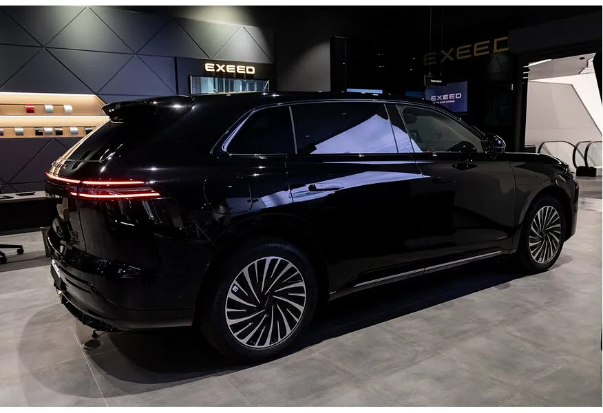 EXEED Exlantix ET 1.5 AT 4WD (469 л.с.) Черный в АВИЛОН. Слайд №4