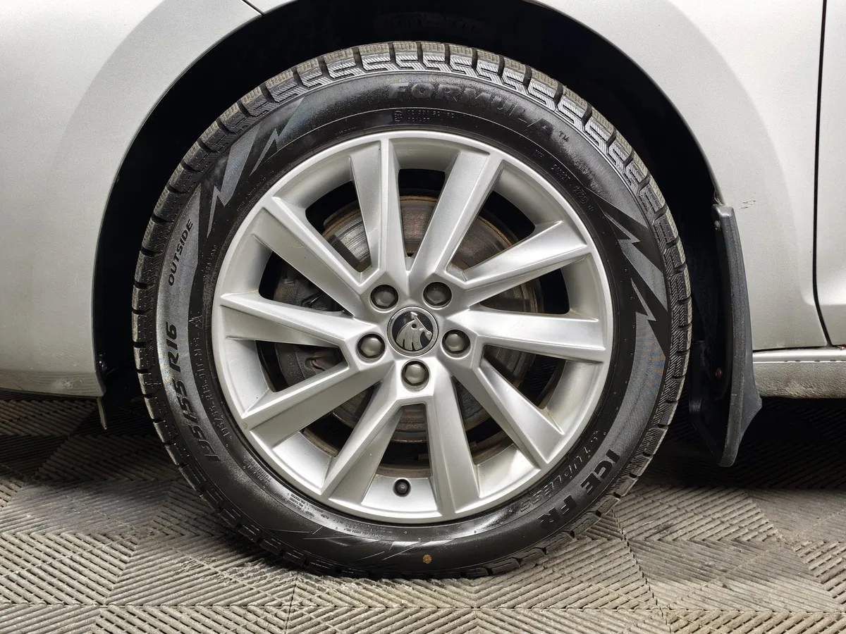 Skoda Rapid 1.4 TSI DSG (125 л.с.) Active Серебристый в АВИЛОН. Слайд №9