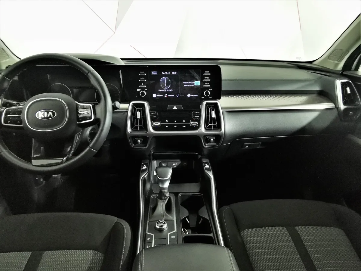 Kia Sorento 2.5 MPI 4WD AT (180 л.с.) Comfort Белый в АВИЛОН. Слайд №12
