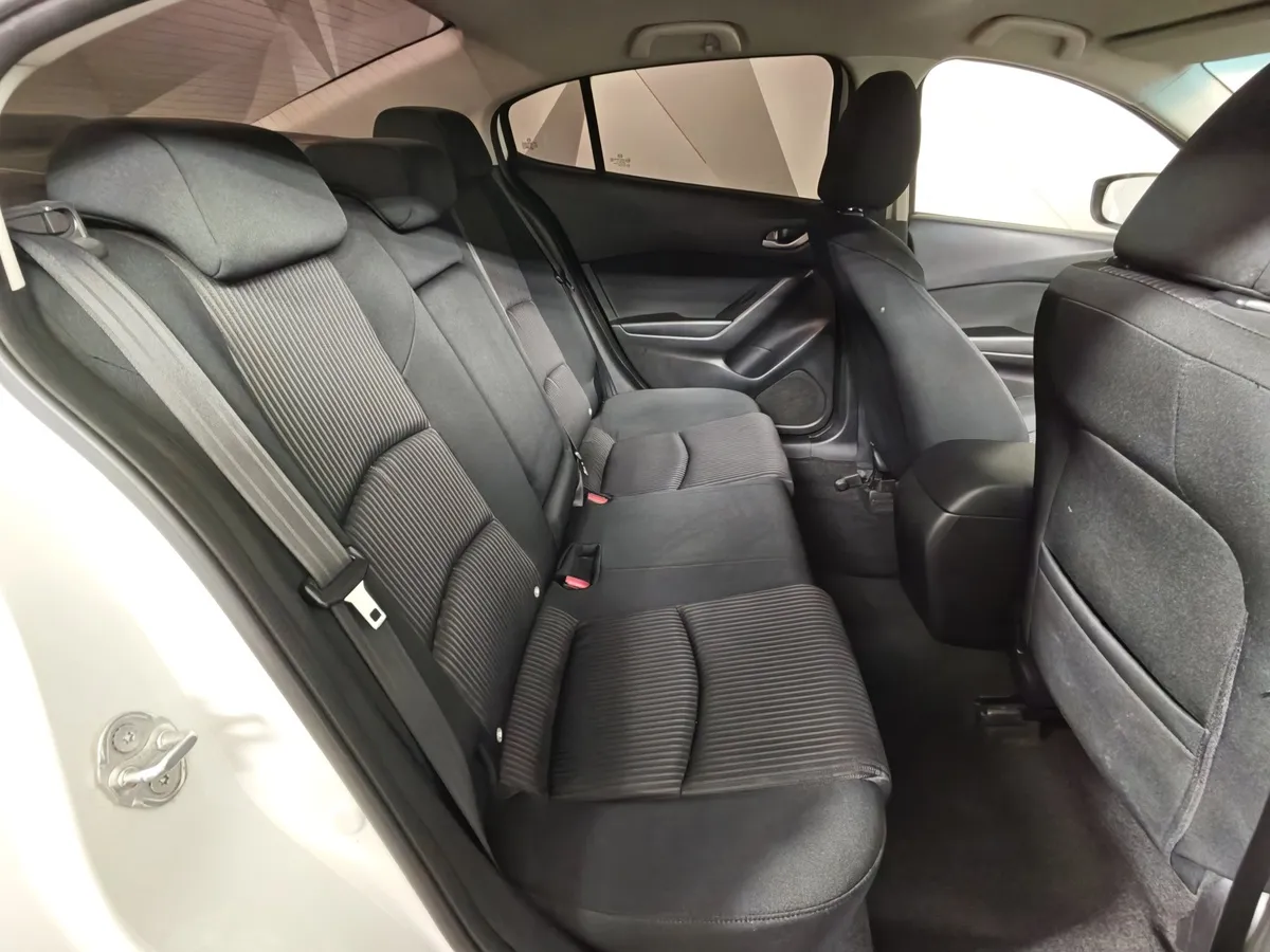 Mazda 3 1.6 MT (104 л.с.) Белый в АВИЛОН. Слайд №14