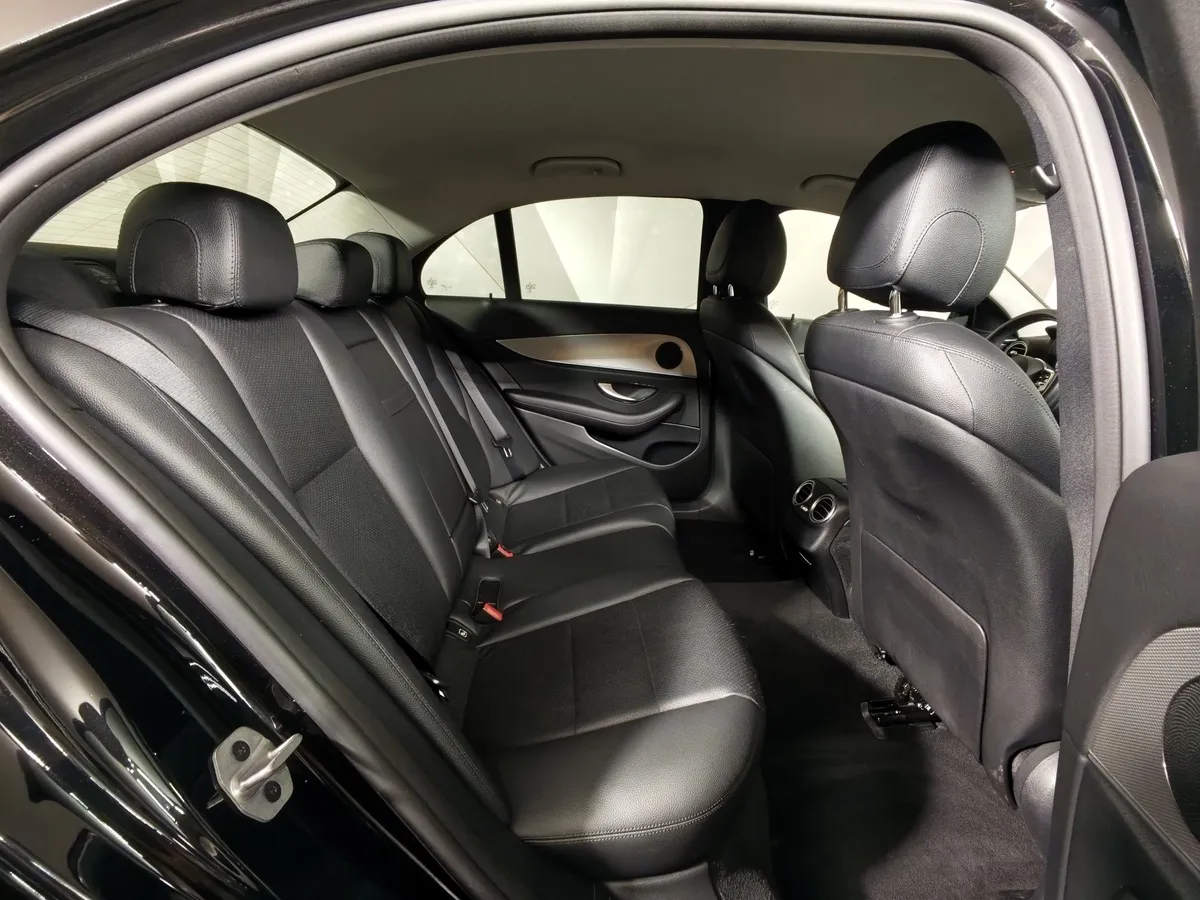 Mercedes-Benz E-Класс E 200 4MATIC 9G-TRONIC (184 л.с.) Premium Черный в АВИЛОН. Слайд №16