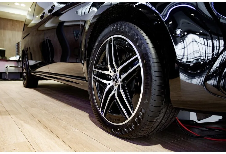 Mercedes-Benz V-Класс V 300 d L3 4MATIC 9G-TRONIC (237 л.с.) Exclusive Черный в АВИЛОН. Слайд №17