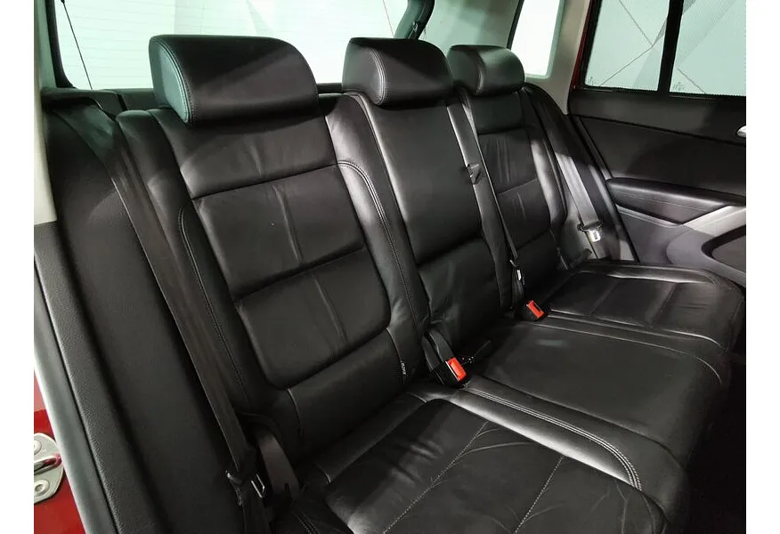 Volkswagen Tiguan 2.0 TSI 4Motion AT (180 л.с.) Sport & Style Красный в АВИЛОН. Слайд №16