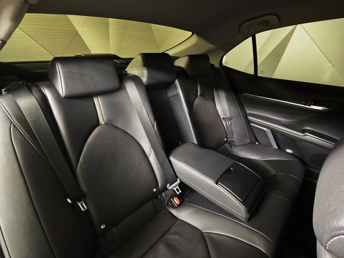 Toyota Camry 2.5 AT (200 л.с.) Prestige Safety Белый в АВИЛОН. Слайд №17