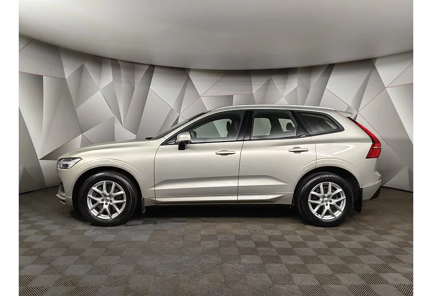 Volvo XC60 2.0 D4 AT AWD (190 л.с.) Momentum Бежевый в АВИЛОН. Слайд №3