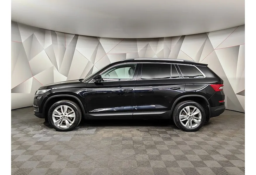 Skoda Kodiaq 2.0 TSI DSG 4X4 (180 л.с.) Черный в АВИЛОН. Слайд №5