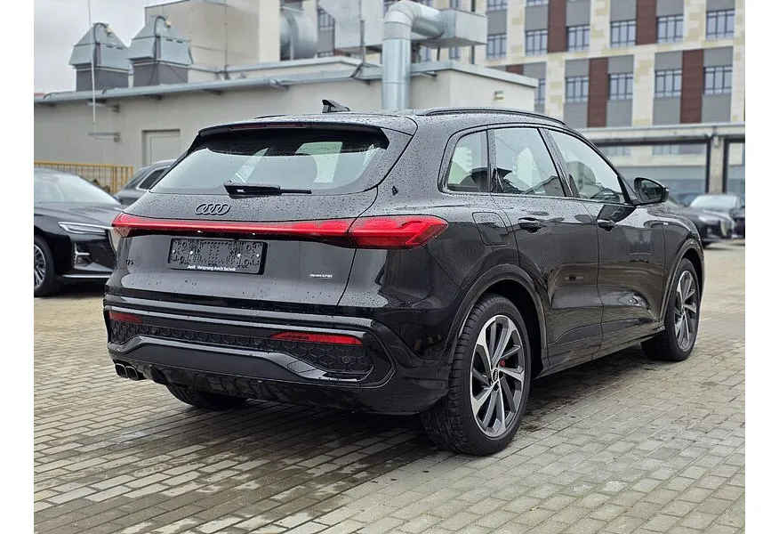 Audi Q5 2.0 TDI S tronic quattro (204 л.с.) Черный в АВИЛОН. Слайд №7