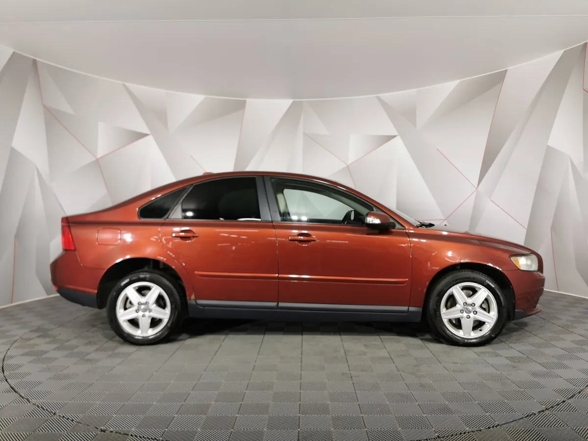 Volvo S40 2.4 Geartronic (140 л.с.) Красный в АВИЛОН. Слайд №6