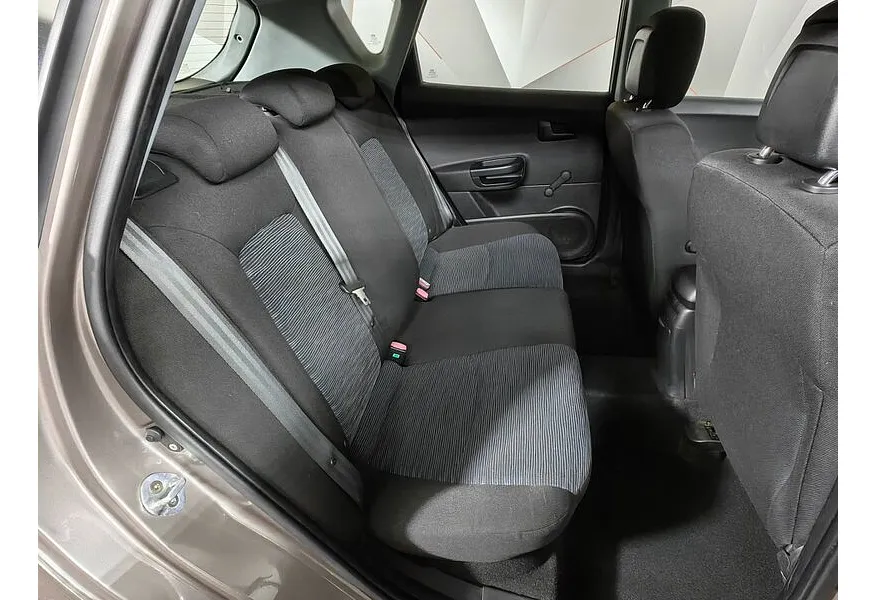 Kia Ceed 1.4 MT (109 л.с.) Бежевый в АВИЛОН. Слайд №14