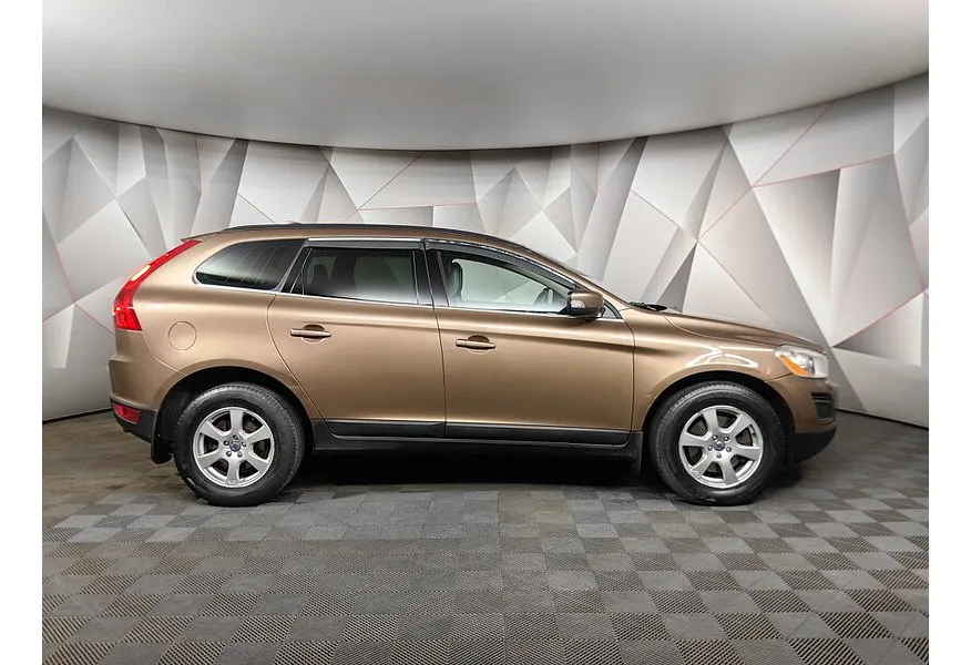 Volvo XC60 2.0 T AT (203 л.с.) Золотой в АВИЛОН. Слайд №4