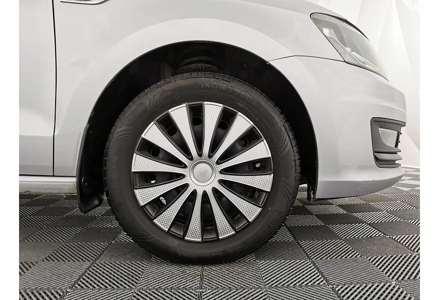 Volkswagen Polo 1.6 MPI MT (110 л.с.) Connect Серебристый в АВИЛОН. Слайд №9