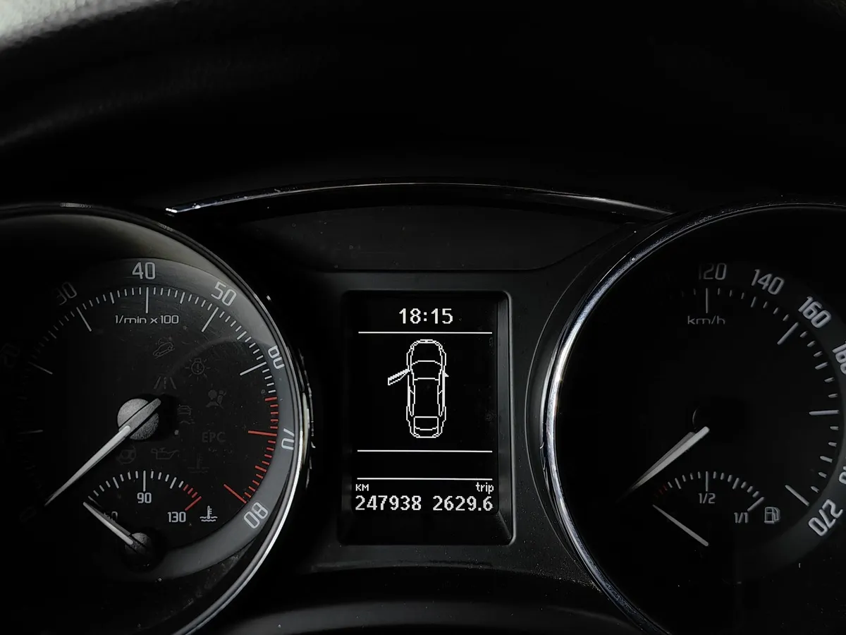 Skoda Superb 1.8 TSI DSG (152 л.с.) Коричневый в АВИЛОН. Слайд №17