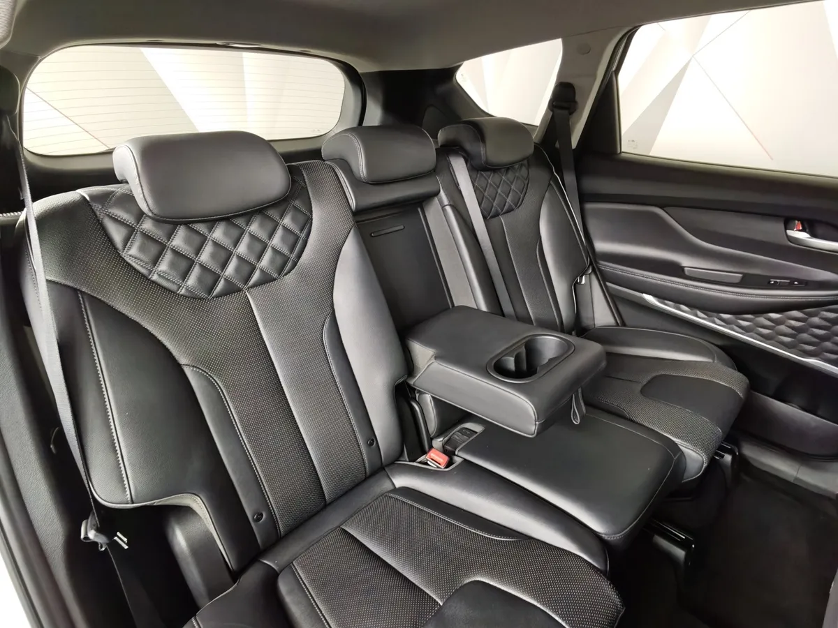 Hyundai Santa Fe 2.2 CRDi AWD 8AT (200 л.с.) Lifestyle Белый в АВИЛОН. Слайд №17