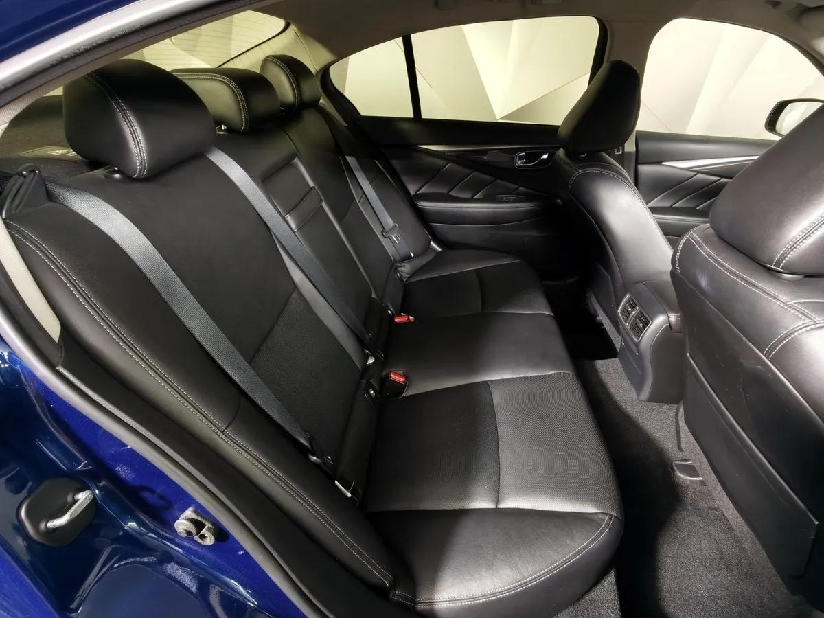 Infiniti Q50 2.0 T AT (211 л.с.) Синий в АВИЛОН. Слайд №15