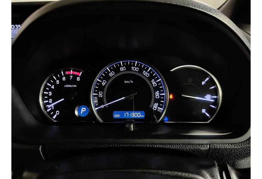 Toyota Esquire 2.0 CVT FWD (152 л.с.) Белый в АВИЛОН. Слайд №18