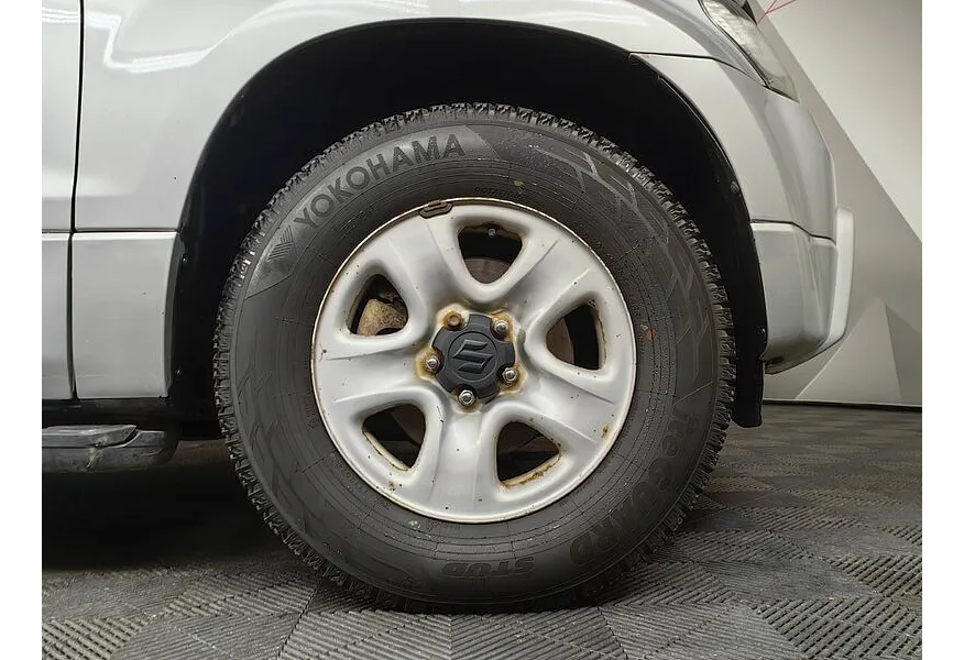 Suzuki Grand Vitara 2.0 AT (140 л.с.) Серый в АВИЛОН. Слайд №9