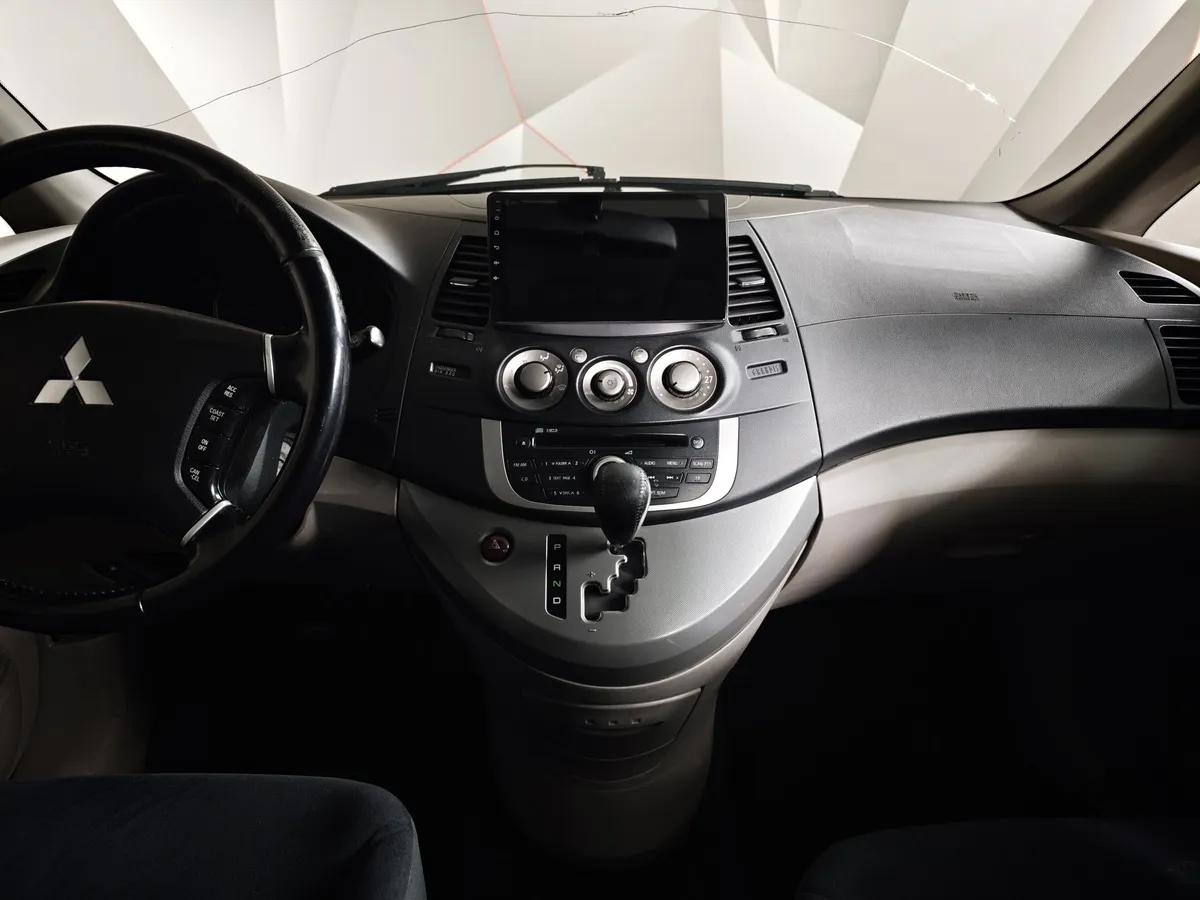 Mitsubishi Grandis 2.4 AT 4WD (165 л.с.) Серый в АВИЛОН. Слайд №10