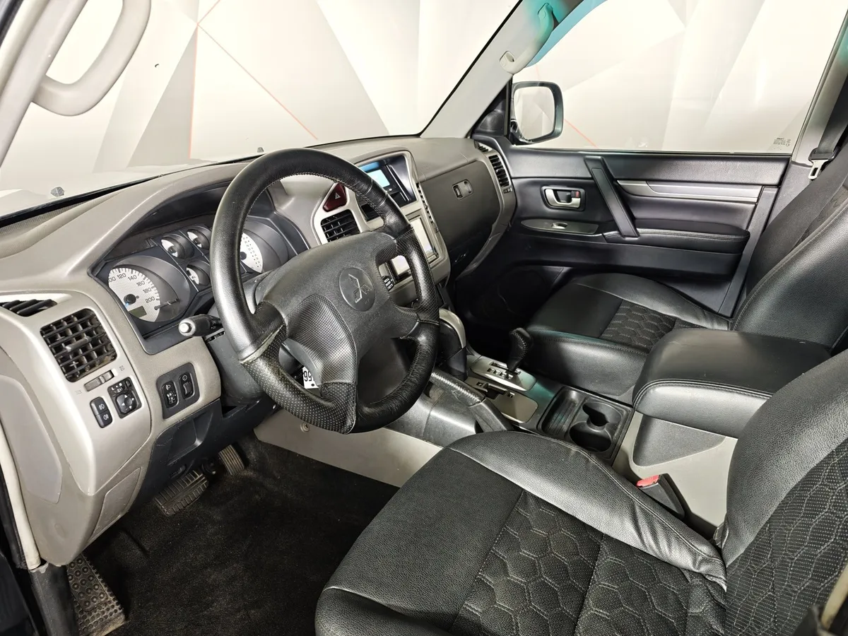 Mitsubishi Pajero 3.2 DI-D AT (163 л.с.) Черный в АВИЛОН. Слайд №15