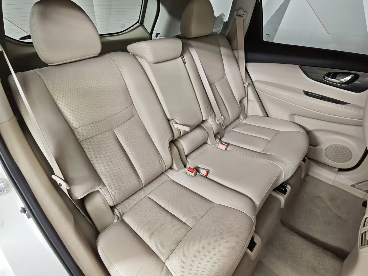Nissan X-Trail 2.5 CVT AWD (171 л.с.) Белый в АВИЛОН. Слайд №17