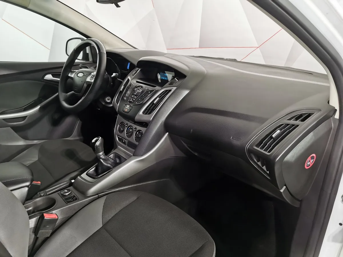 Ford Focus 1.6 MT (105 л.с.) Special Edition Белый в АВИЛОН. Слайд №11