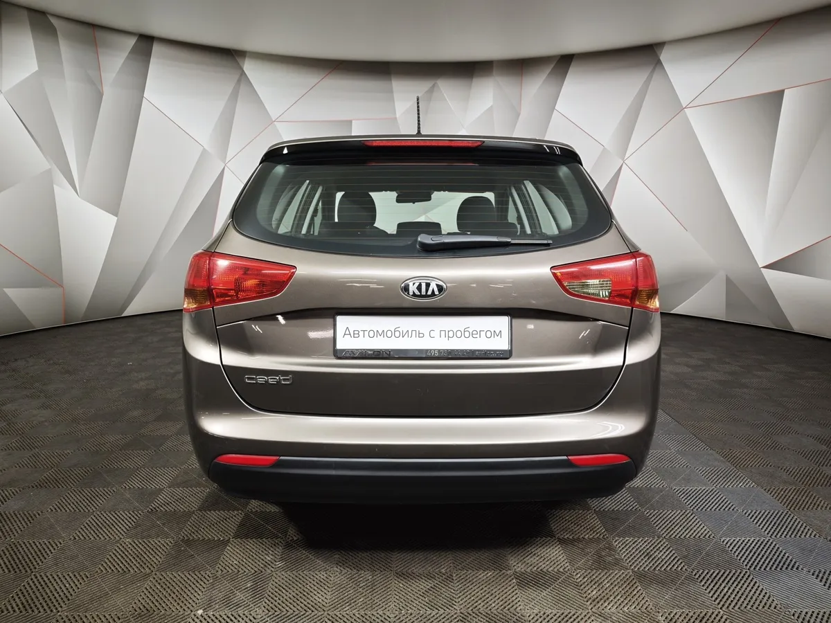 Kia Ceed 1.6 MT (122 л.с.) Коричневый в АВИЛОН. Слайд №8