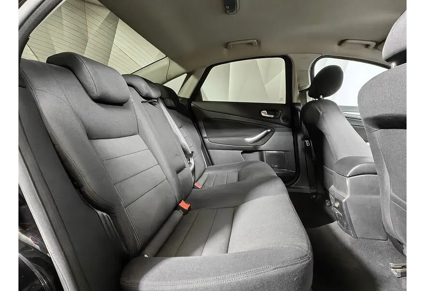 Ford Mondeo 2.3 AT (161 л.с.) Ambiente Черный в АВИЛОН. Слайд №12