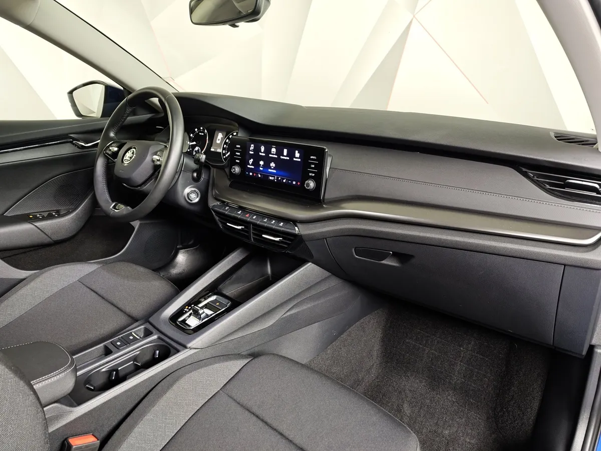 Skoda Octavia 1.4 AT FWD (150 л.с.) Синий в АВИЛОН. Слайд №13