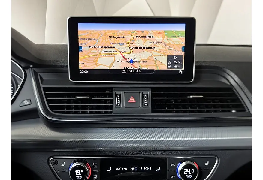 Audi Q5 2.0 TFSI S tronic quattro (249 л.с.) Design Синий в АВИЛОН. Слайд №20