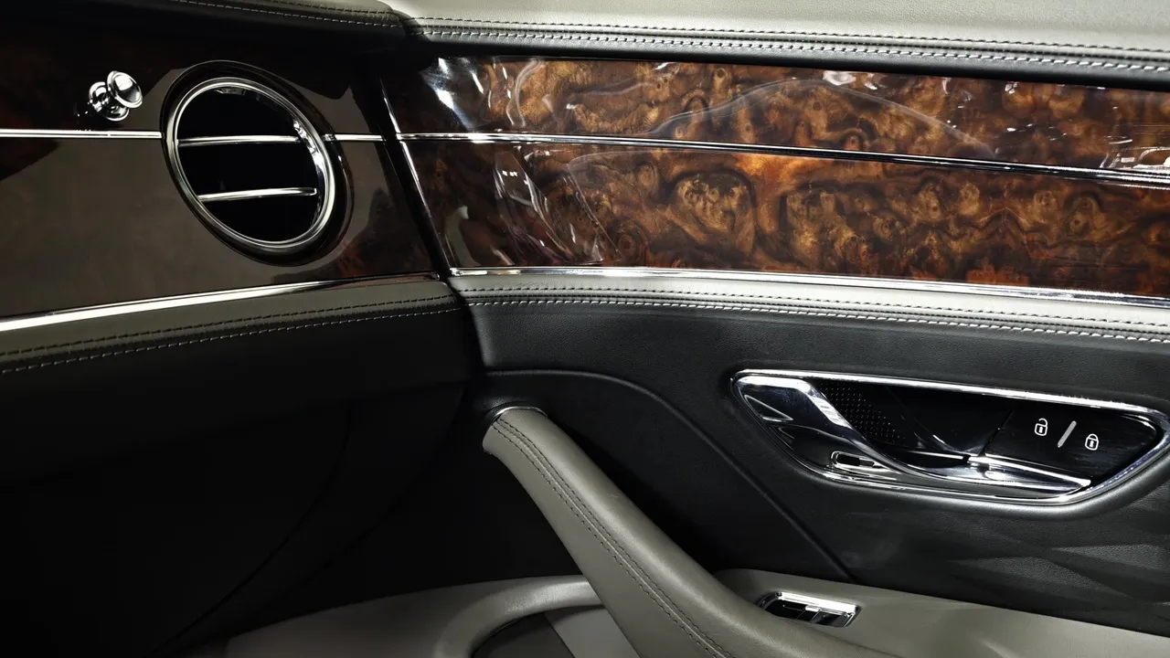 Bentley Flying Spur 6.0 W12 AWD AT (635 л.с.) Черный в АВИЛОН. Слайд №29
