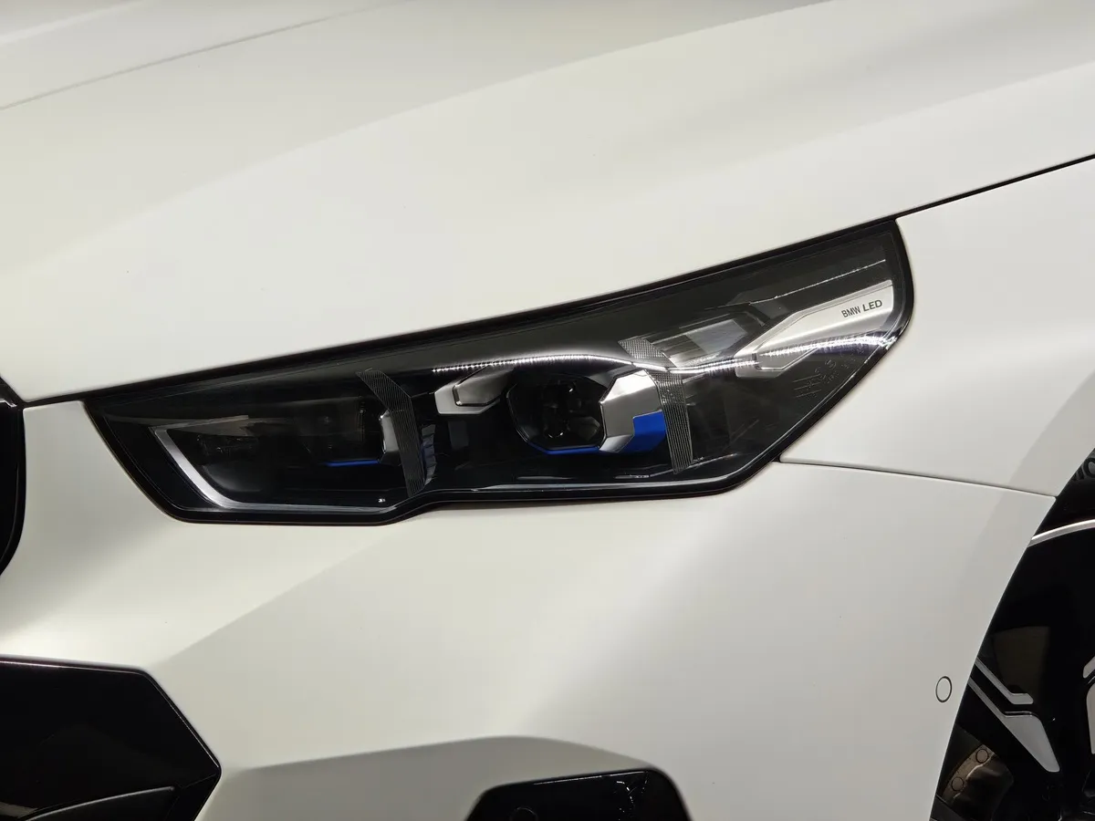 BMW 5 серия 530i xDrive AT (252 л.с.) Белый в АВИЛОН. Слайд №8