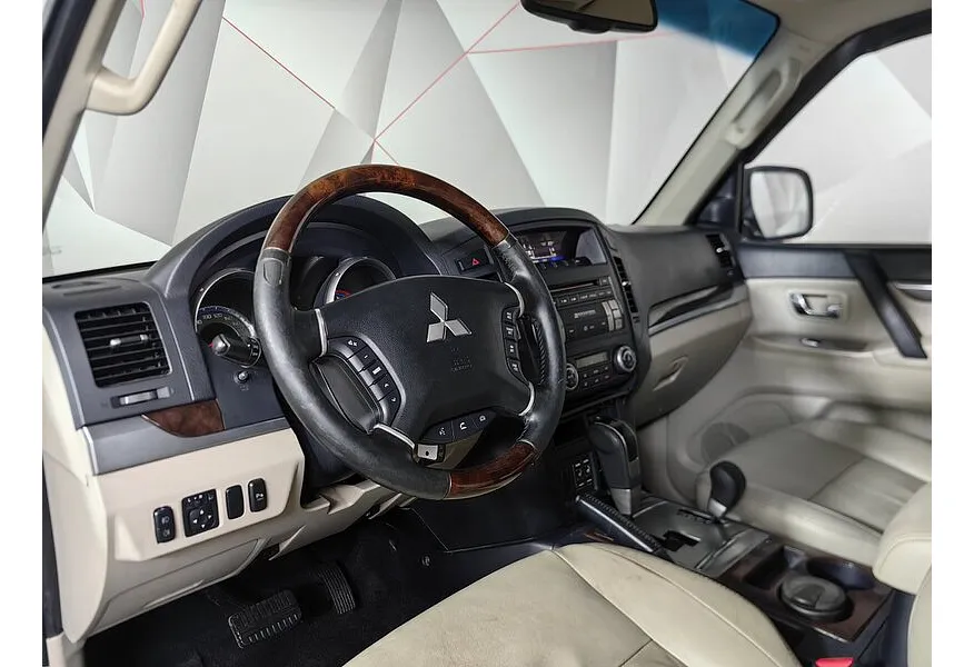 Mitsubishi Pajero 3.5 AT AWD (189 л.с.) Белый в АВИЛОН. Слайд №19 Mitsubishi Pajero 3.5 AT AWD (189 л.с.) Белый в АВИЛОН. Слайд №19