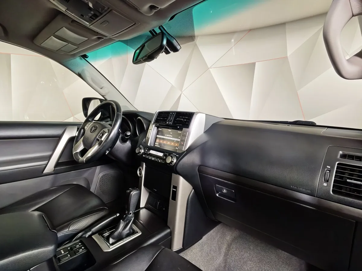Toyota Land Cruiser Prado 4.0 AT 4WD (282 л.с.) Стандарт Черный в АВИЛОН. Слайд №13