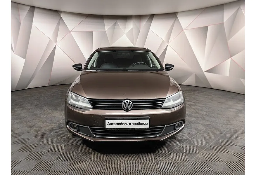 Volkswagen Jetta 1.6 MPI MT (105 л.с.) Comfortline Коричневый в АВИЛОН. Слайд №7 Volkswagen Jetta 1.6 MPI MT (105 л.с.) Comfortline Коричневый в АВИЛОН. Слайд №7
