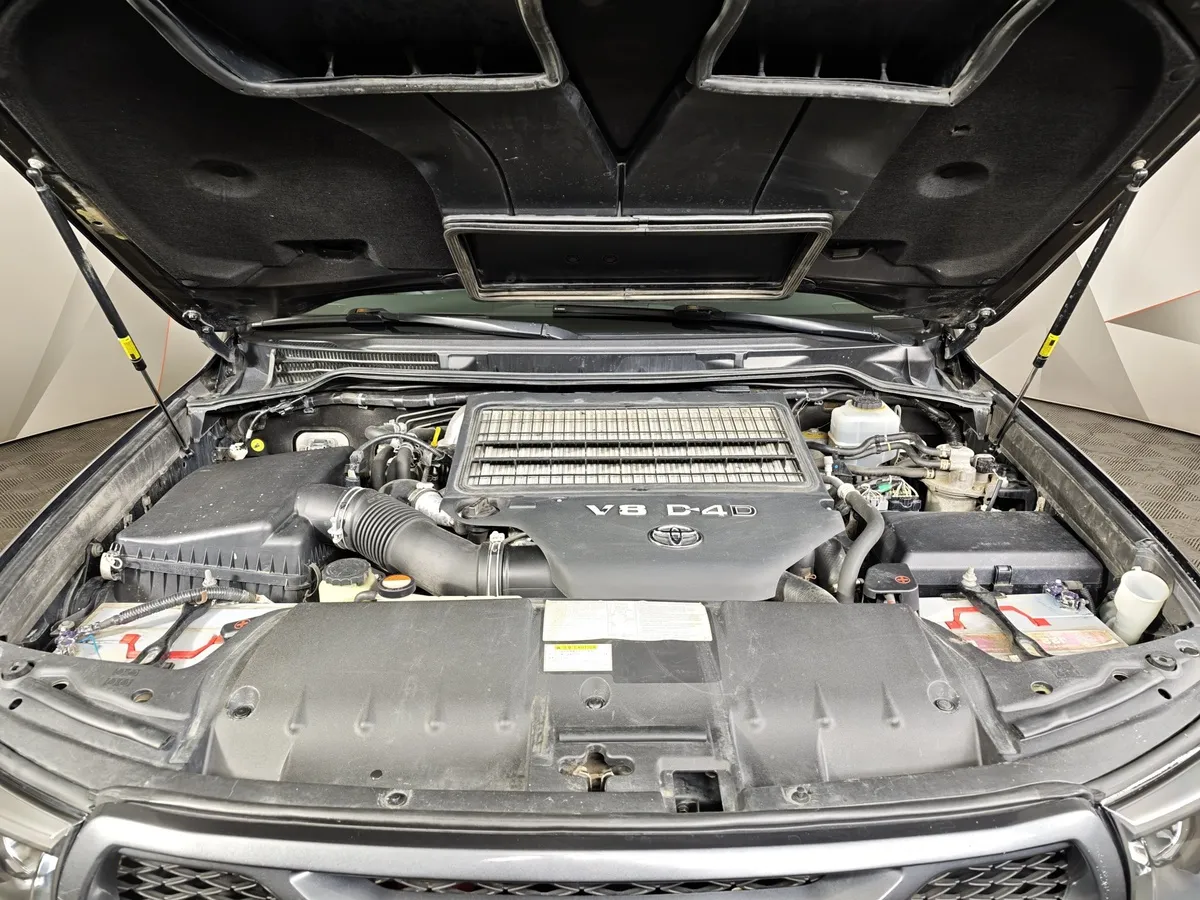 Toyota Land Cruiser 4.5 Twin-Turbo D AT 4WD (5 мест) (235 л.с.) Престиж Черный в АВИЛОН. Слайд №11