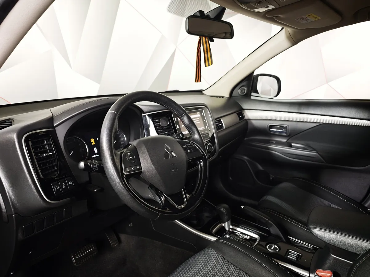 Mitsubishi Outlander 2.0 CVT 4WD (146 л.с.) Черный в АВИЛОН. Слайд №19