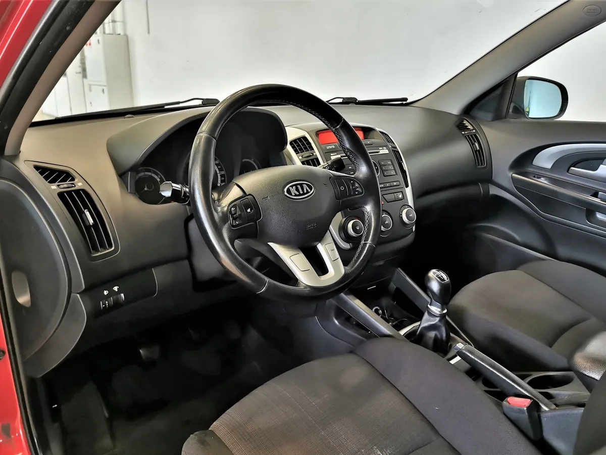 Kia Ceed 1.6 MT (129 л.с.) Comfort Красный в АВИЛОН. Слайд №16