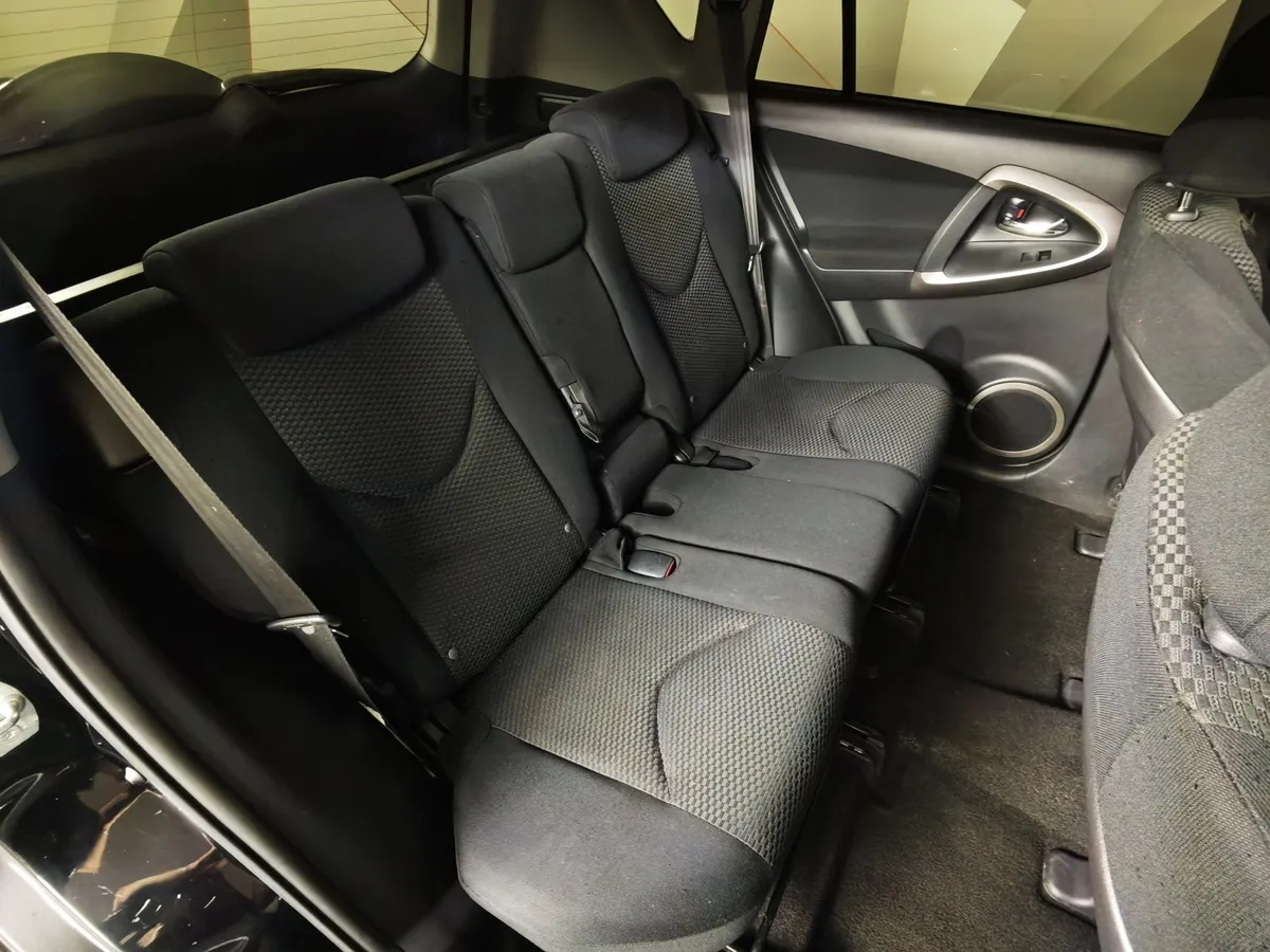 Toyota RAV4 2.0 AT AWD (152 л.с.) Черный в АВИЛОН. Слайд №17