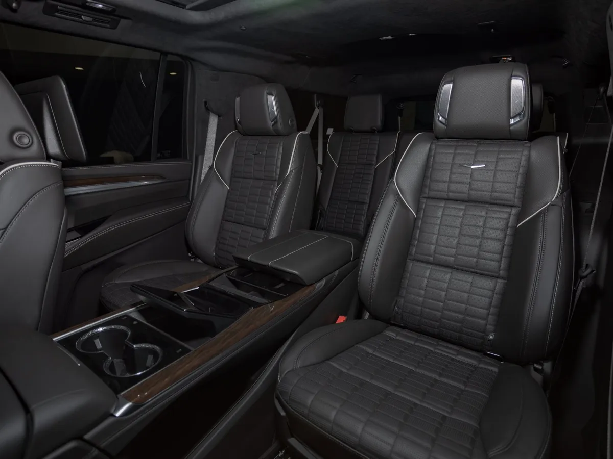 Cadillac Escalade 6.2 ESV AT AWD (420 л.с.) Sport Platinum Черный в АВИЛОН. Слайд №9
