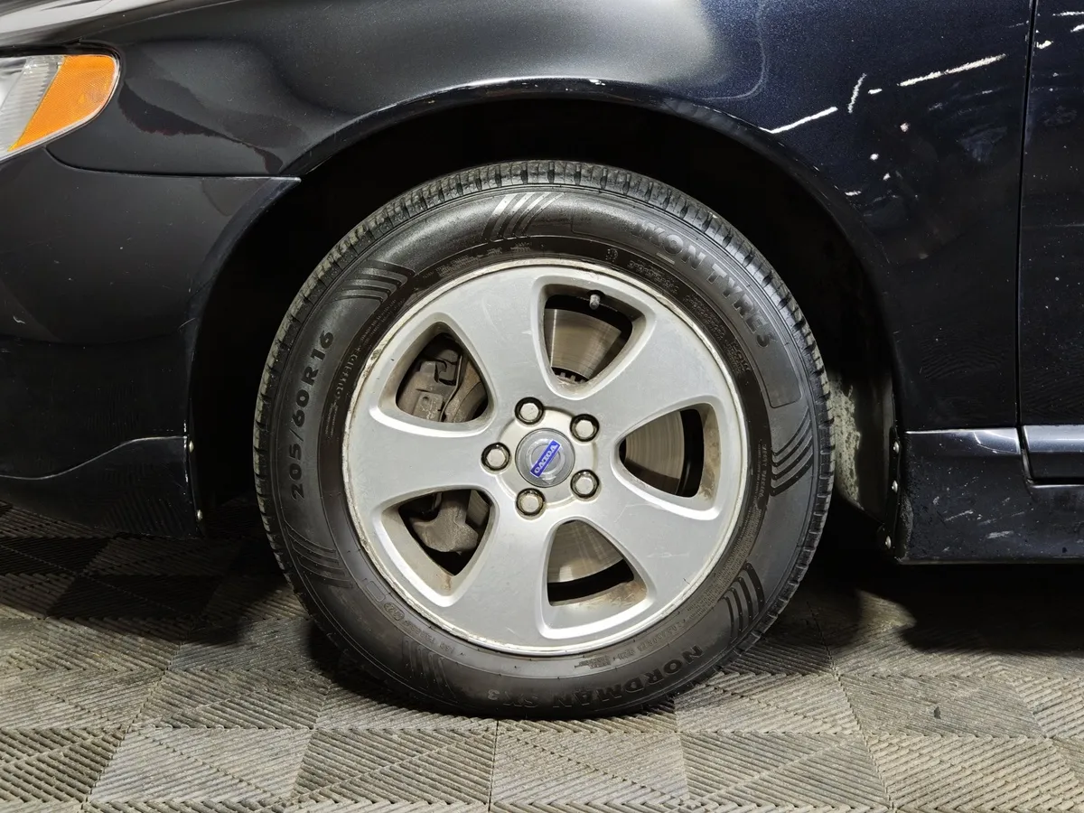 Volvo V70 2.5 T Geartronic (200 л.с.) Черный в АВИЛОН. Слайд №9