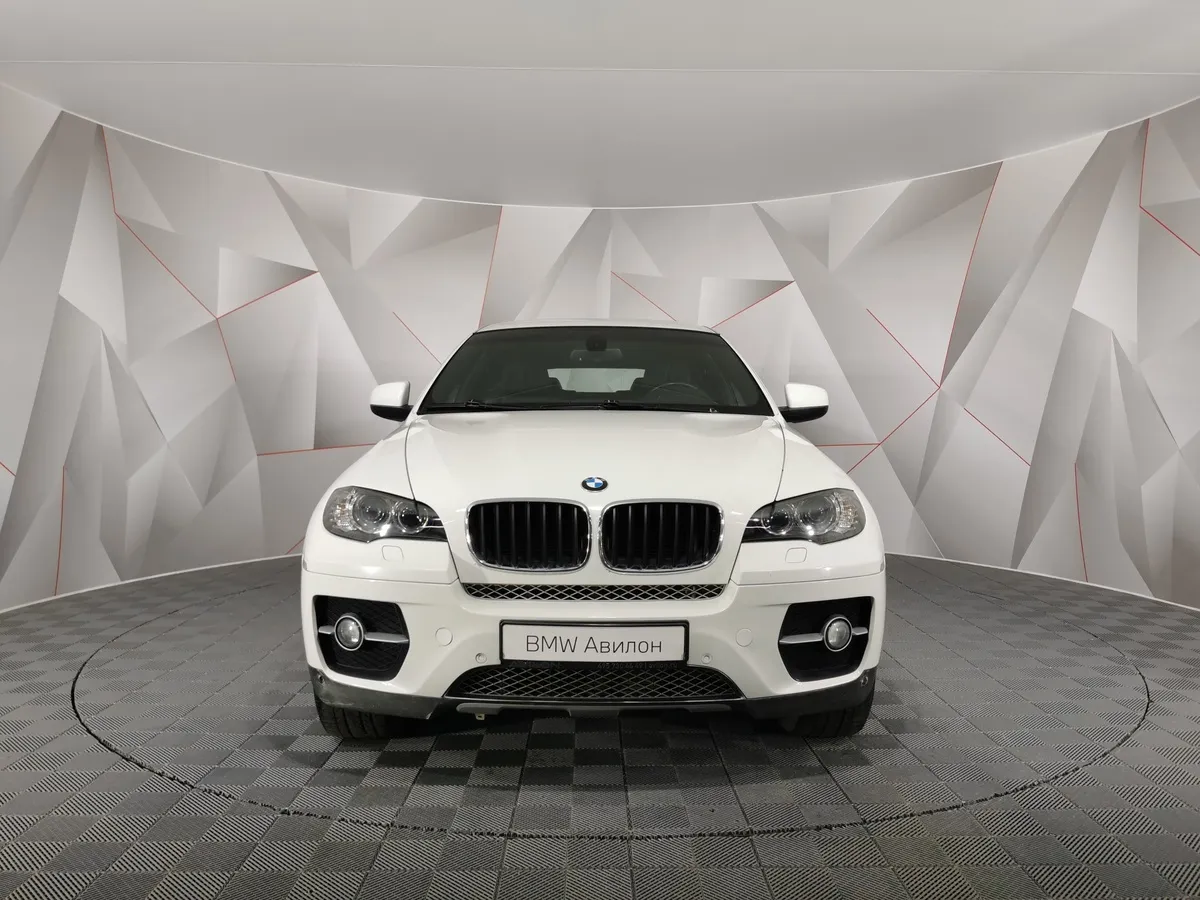 BMW X6 xDrive35i 8AT (306 л.с.) Белый в АВИЛОН. Слайд №3