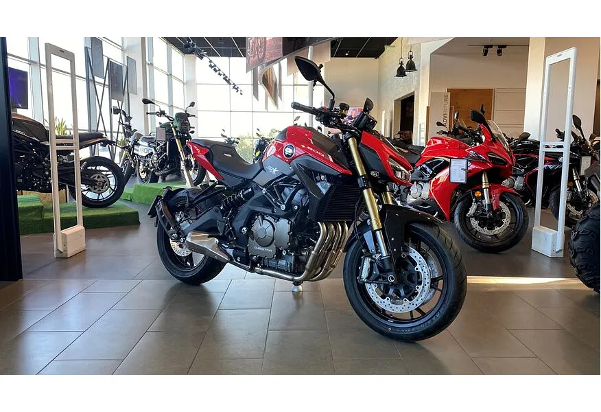 QJMOTOR SRK 600 600 см³ (82 л.с.) (82) 600 Красный в АВИЛОН. Слайд №2