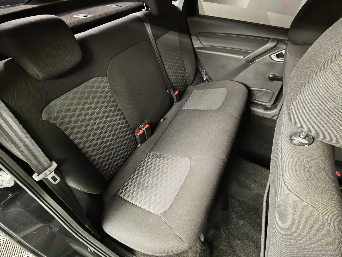 ВАЗ (Lada) Granta 1.6 MT 8кл (87 л.с.) Черный в АВИЛОН. Слайд №17