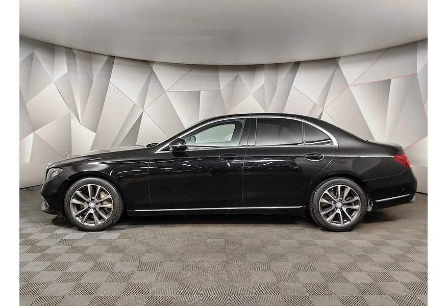Mercedes-Benz E-Класс E 400 d 4MATIC 9G-TRONIC (333 л.с.) Luxury Черный в АВИЛОН. Слайд №3