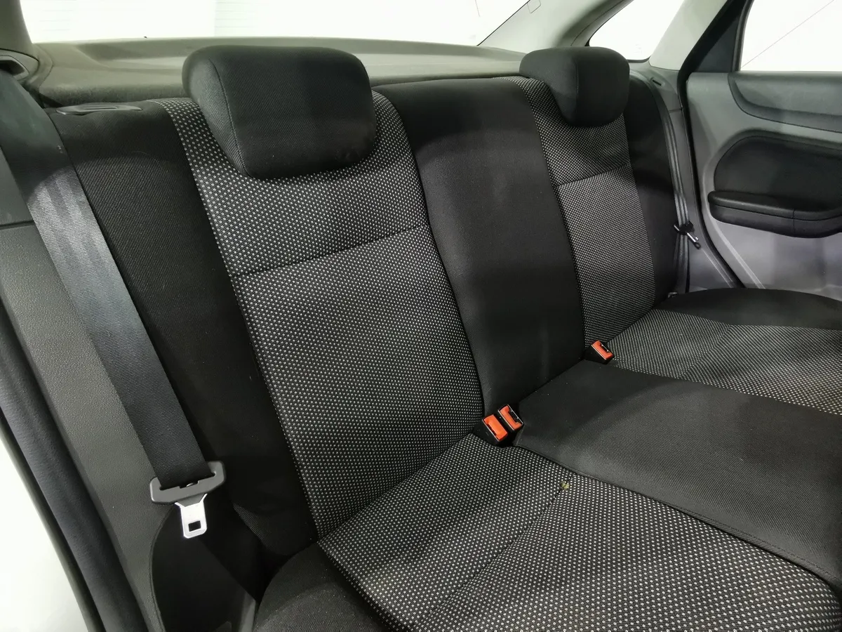 Ford Focus 1.6 AT (101 л.с.) Trend Серебристый в АВИЛОН. Слайд №15