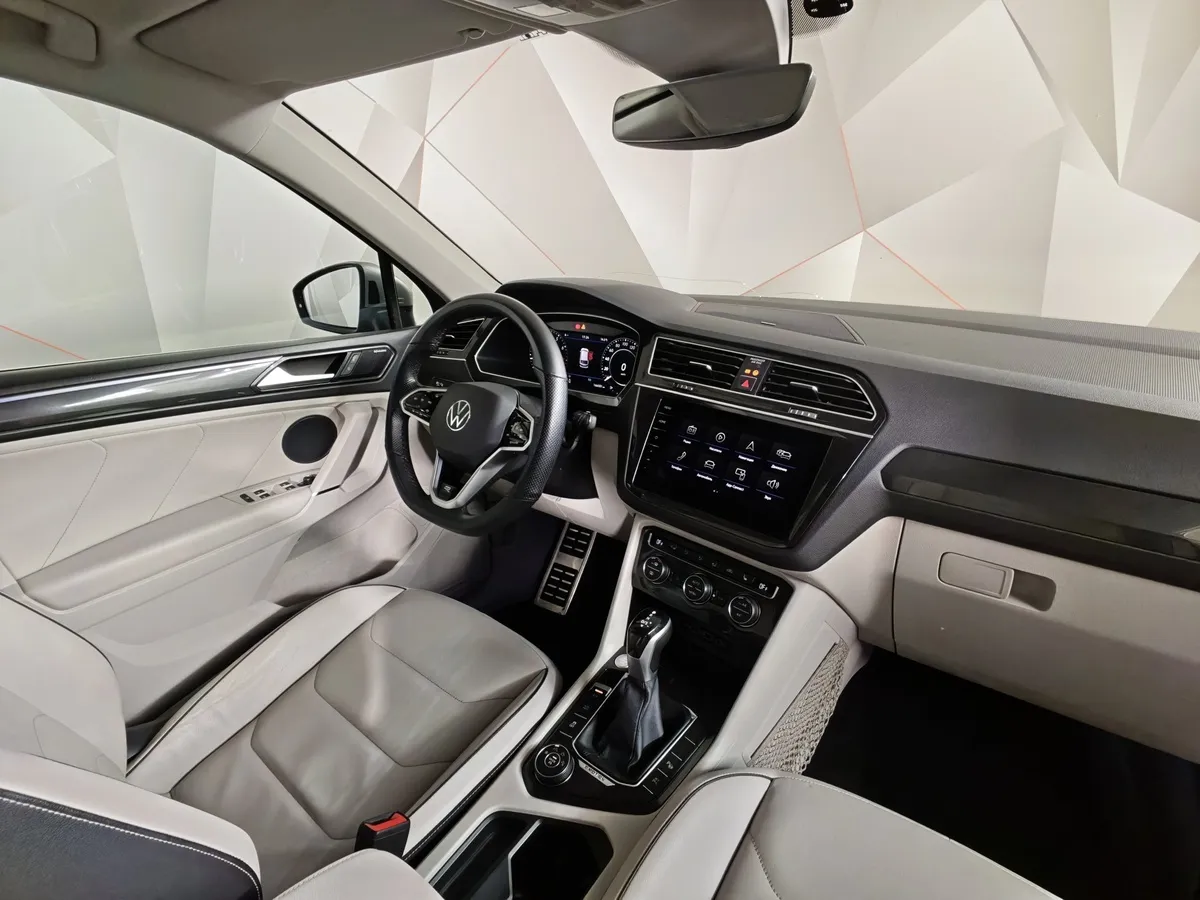 Volkswagen Tiguan 2.0 TSI 4Motion DSG (220 л.с.) Sportline Серебристый в АВИЛОН. Слайд №13