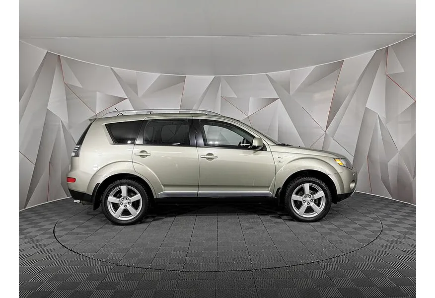 Mitsubishi Outlander 3.0 AT 4WD (220 л.с.) XL Бежевый в АВИЛОН. Слайд №6